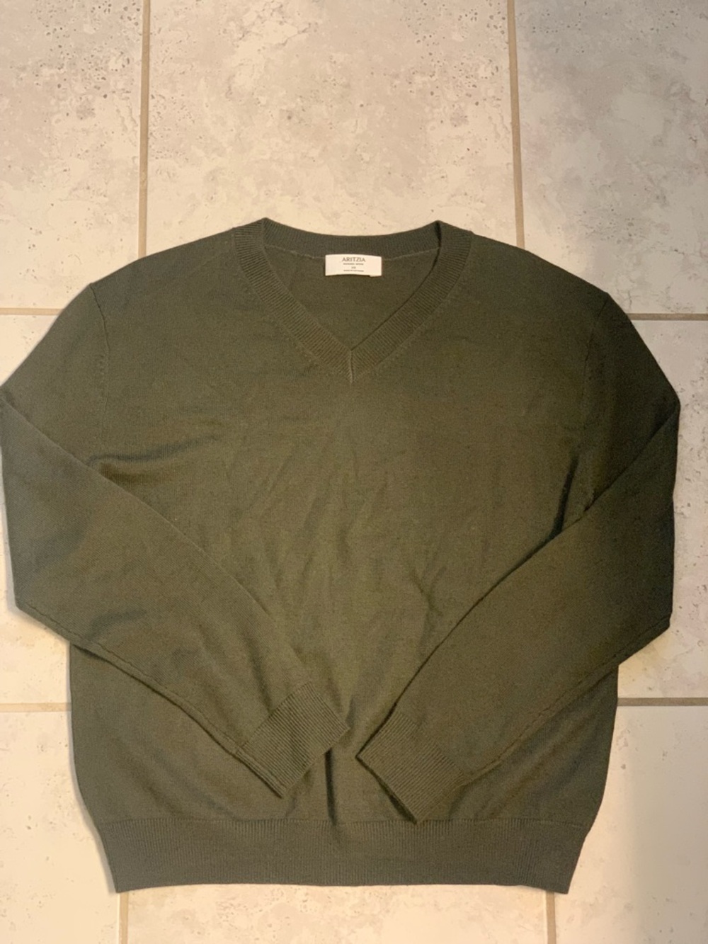 Aritzia | V-Neck Olive Green Merino Wool Knit Sweater | Sz XS (Fits like S/M) - Picture 2 of 9